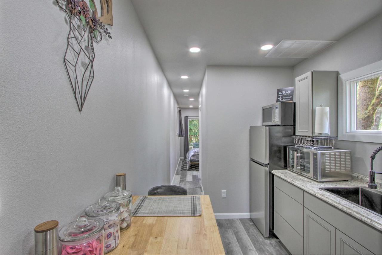 Unique Container Studio With Deck And Fire Pit! Buckley エクステリア 写真